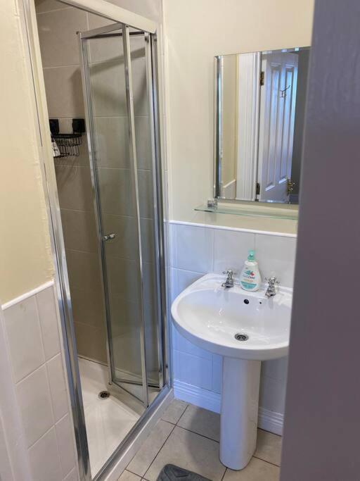 2 Bed Cosy Apartment In Heart Of Mullingar. Eksteriør billede